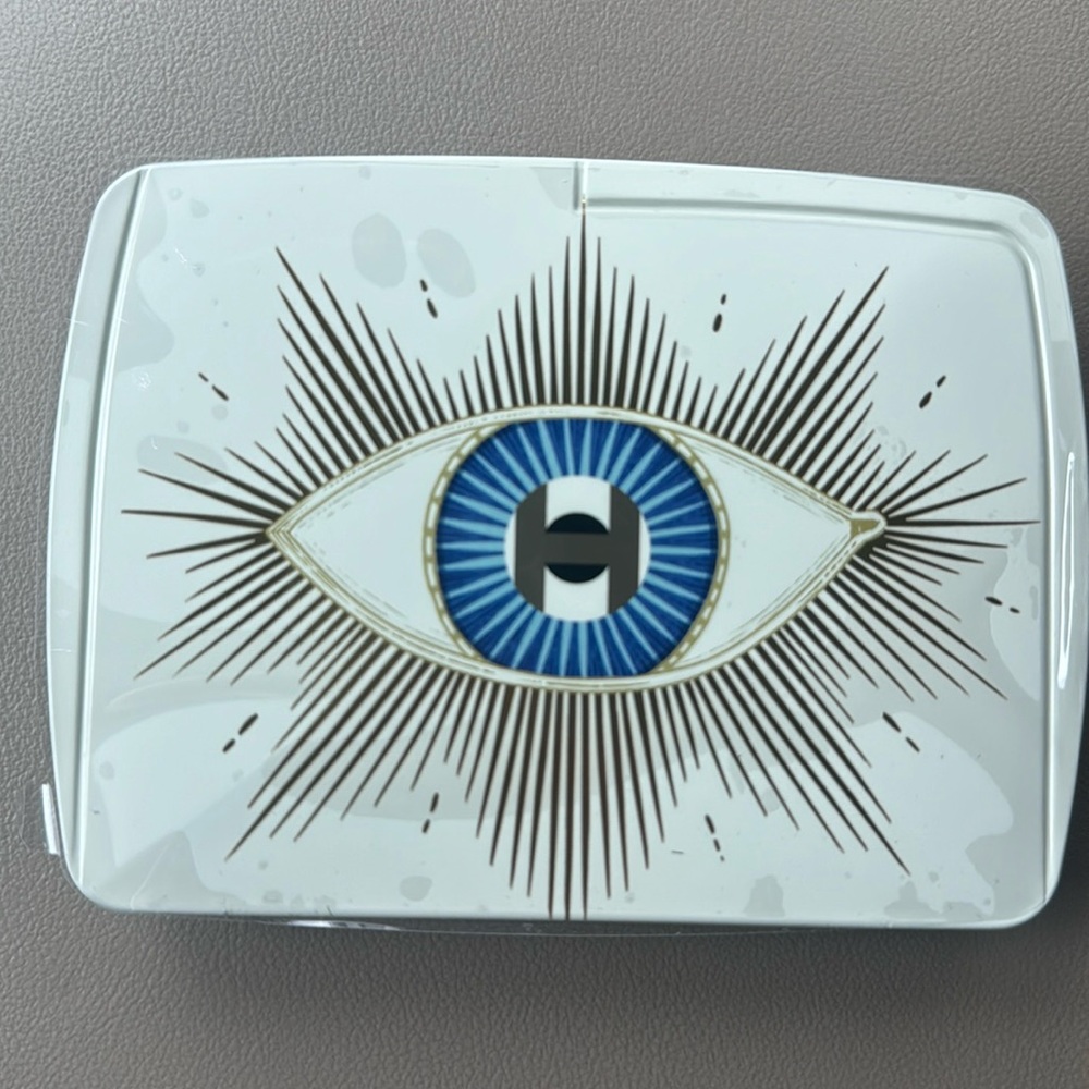 NIB. Hourglass Ambient Lighting palette EVIL EYE limited edition. Sold out.